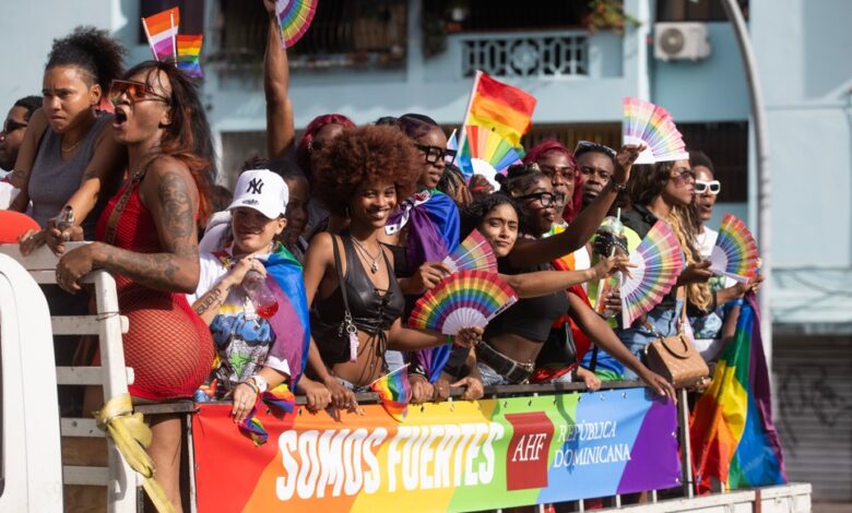 La Caravana del Orgullo recorre Santo Domingo en un ambiente festivo y de reivindicación - SCNoticias