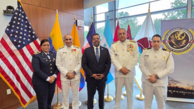 Lee Ballester y Cabrera Ulloa participan como invitados especiales en graduación en academia de la DEA de los EE.UU