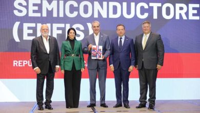 Presidente Abinader recibe Estrategia Nacional de Fomento a la Industria de Semiconductores