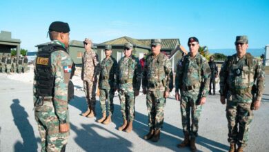 Ministro de Defensa recorre unidades del ejército en la zona fronteriza