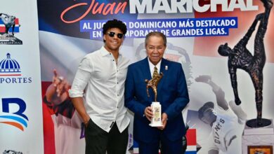Juan Marichal entrega premio Juan Marichal 2025 a Juan Soto como mejor jugador dominicano