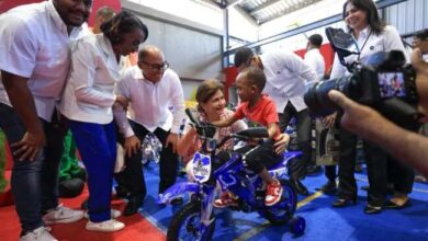 Raquel Peña encabeza entrega de juguetes a niños y niñas de Capotillo
