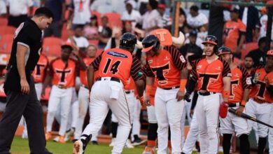 Toros siguen firmes en segundo tras paliza a las Águilas