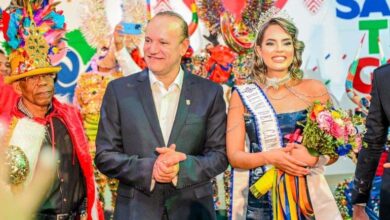 Stefany Guzmán es coronada Reina del Carnaval de Santiago 2026