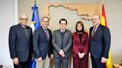 FITUR 2026: Alcalde Ulises Rodríguez se reúne con el embajador Tony Raful en Madrid