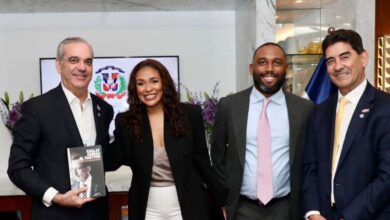 Presidente Abinader comparte con la comunidad dominicana en Emiratos Árabes Unidos