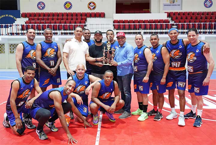 Equipo Sobrevivientes 2006 gana VII torneo basket de Oficiales Académicos FFAA y PN