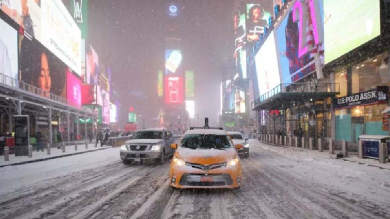 Nueva York prohíbe la circulación de vehículos no esenciales ante llegada de la tormenta
