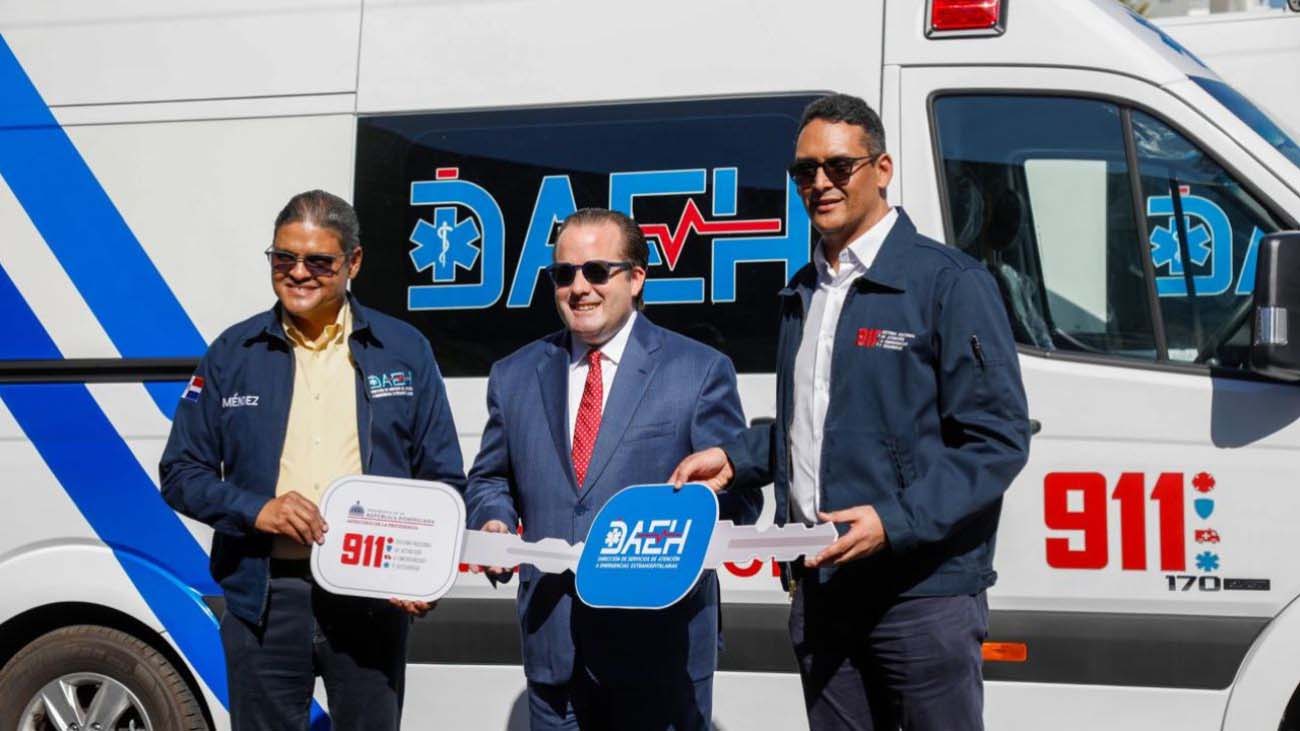 Sistema 911 entrega 50 ambulancias a la DAEH y eleva a 376 las unidades operativas en el país