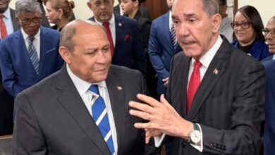 García Fermín entrega el Mescyt a Rafael Santos Badía; resalta fortalecimiento institucional