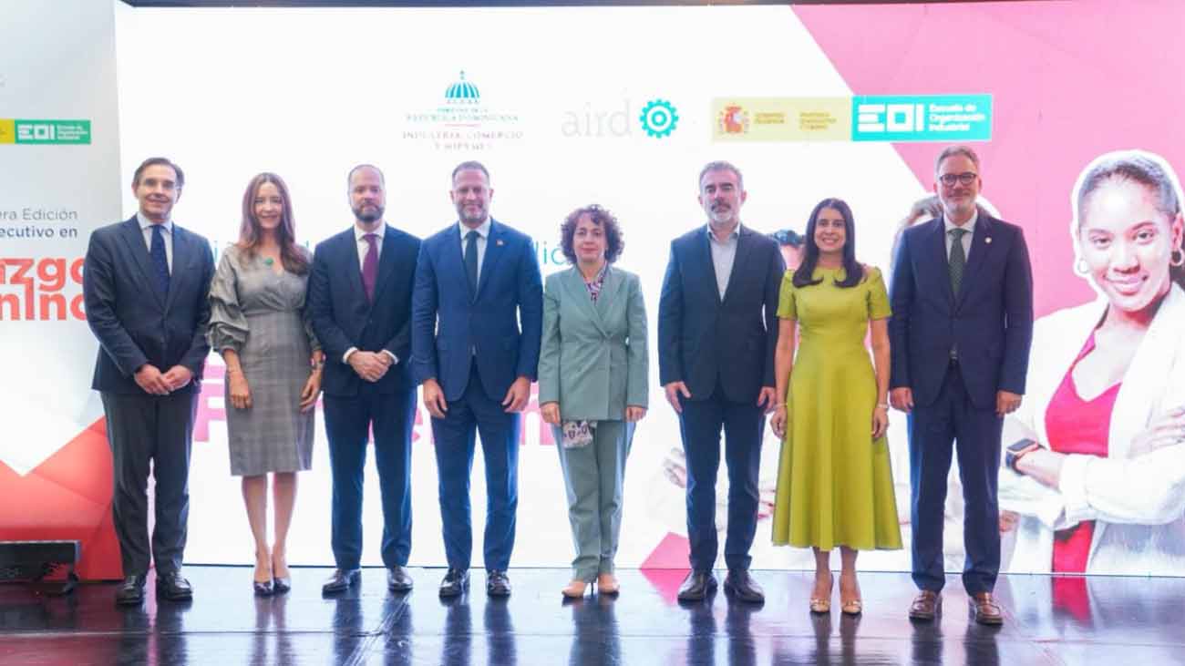 Gobierno y sector privado impulsan liderazgo femenino en la industria dominicana