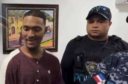 Se entrega acusado de asaltar a mujer en Santiago y niega conocer a cómplice