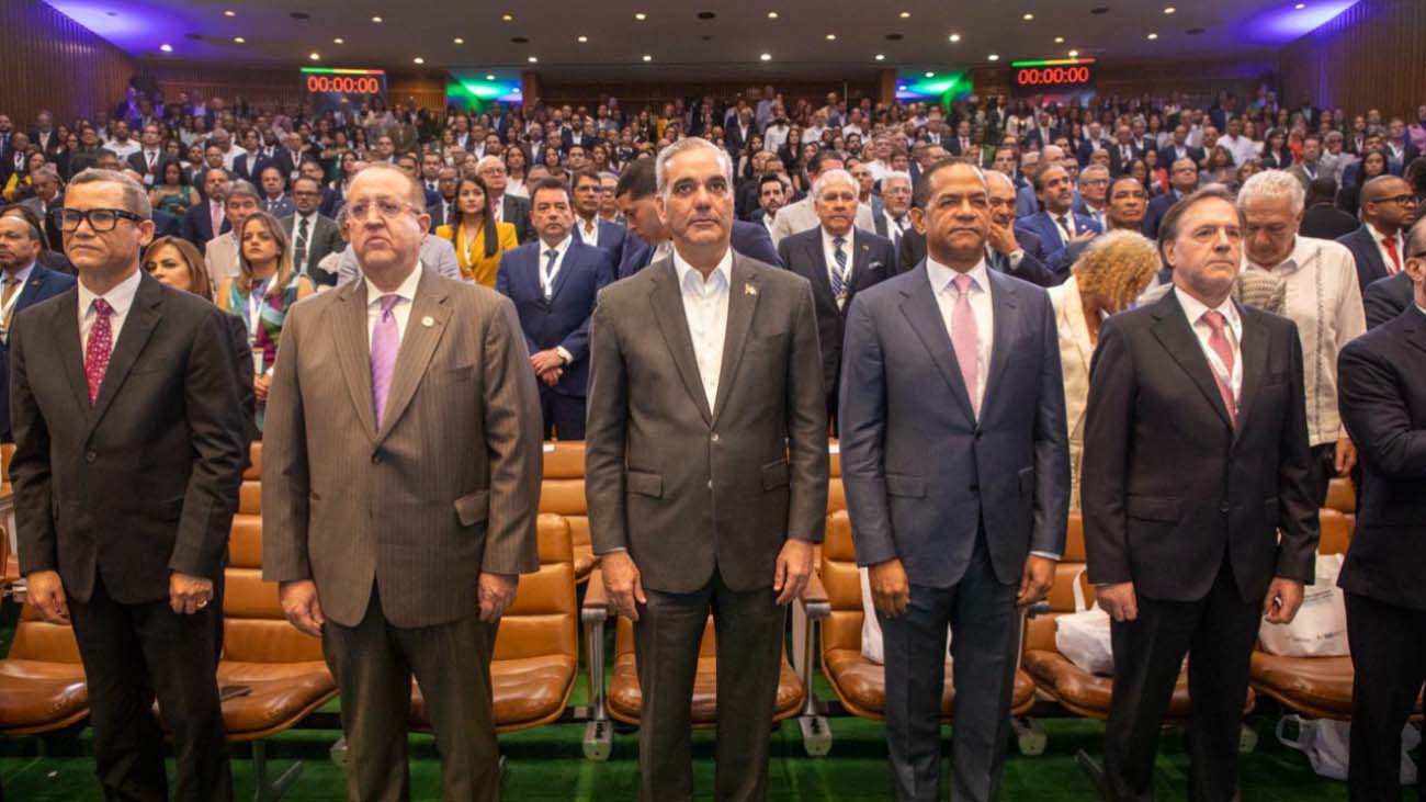 Abinader impulsa la transformación del sector seguro como motor de desarrollo
