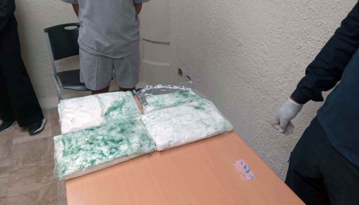 DNCD arresta a francés con cuatro paquetes de presunta cocaína en aeropuerto de Punta Cana