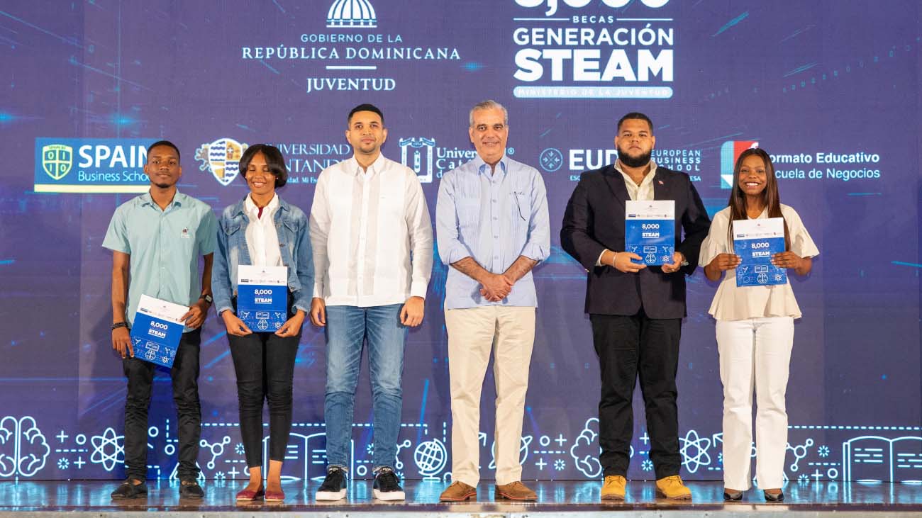 Abinader entrega 8,000 becas del programa Generación STEAM para fortalecer la formación de jóvenes dominicanos