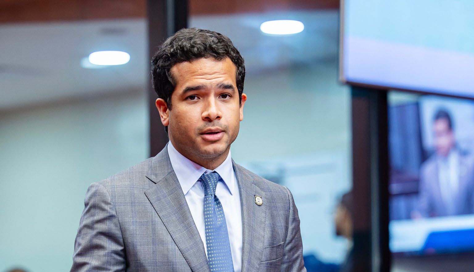 Omar Fernández cuestiona más del 75% de nuevos empleos provienen del sector público