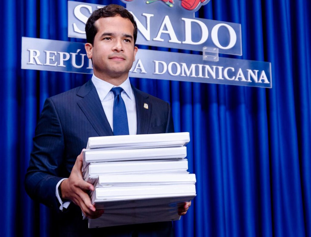 Omar Fernández impulsa eliminación del impuesto a préstamos hipotecarios