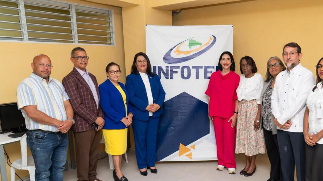 Primera dama inaugura aulas de Belleza e Informática equipadas por Infotep en Ensanche Capotillo