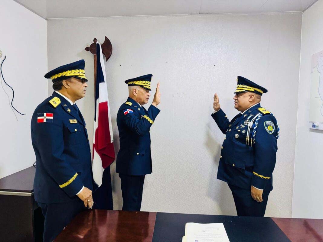 Juramentan nuevo director de la Policía en Santiago