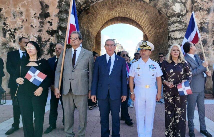 Instituto Duartiano conmemora con ofrenda floral el natalicio de Francisco del Rosario Sánchez
