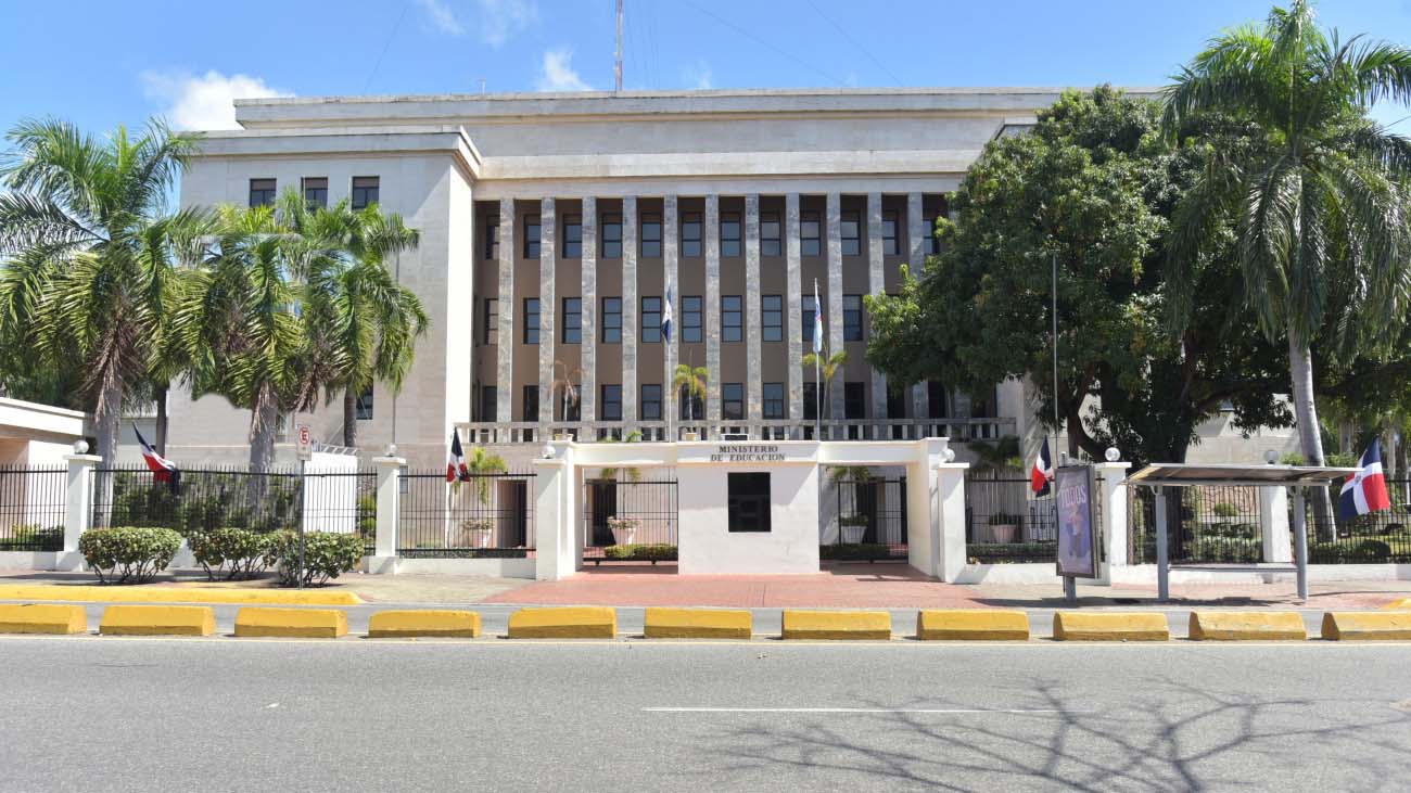 Educación rechaza paros injustificados de docentes que atentan contra cumplimiento del calendario escolar