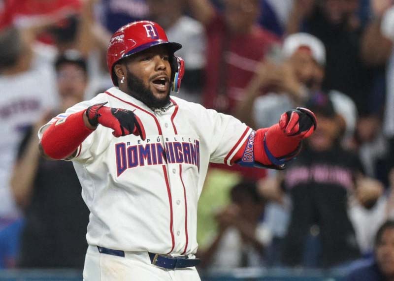 República Dominicana aplasta 12-1 a Países Bajos; Soto define con cuadrangular