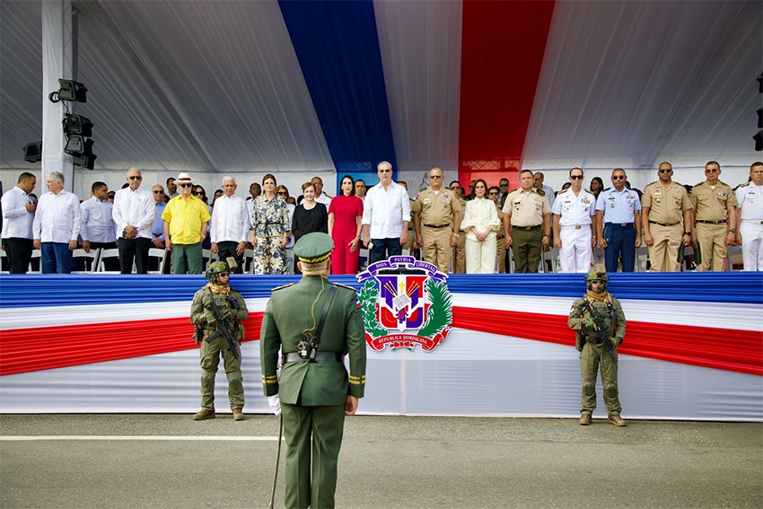 Presidente Abinader encabeza desfile cívico-militar y policial en conmemoración del 182 aniversario de la Batalla del 19 de Marzo
