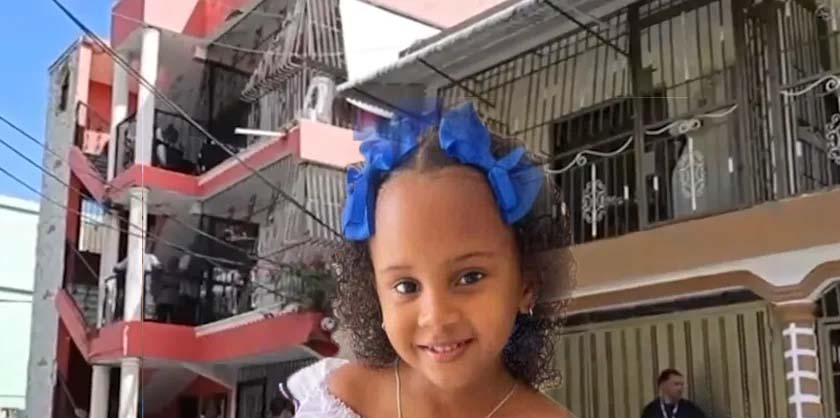 Encuentran a una niña de seis años sin vida en el baño de su hogar en San Cristóbal