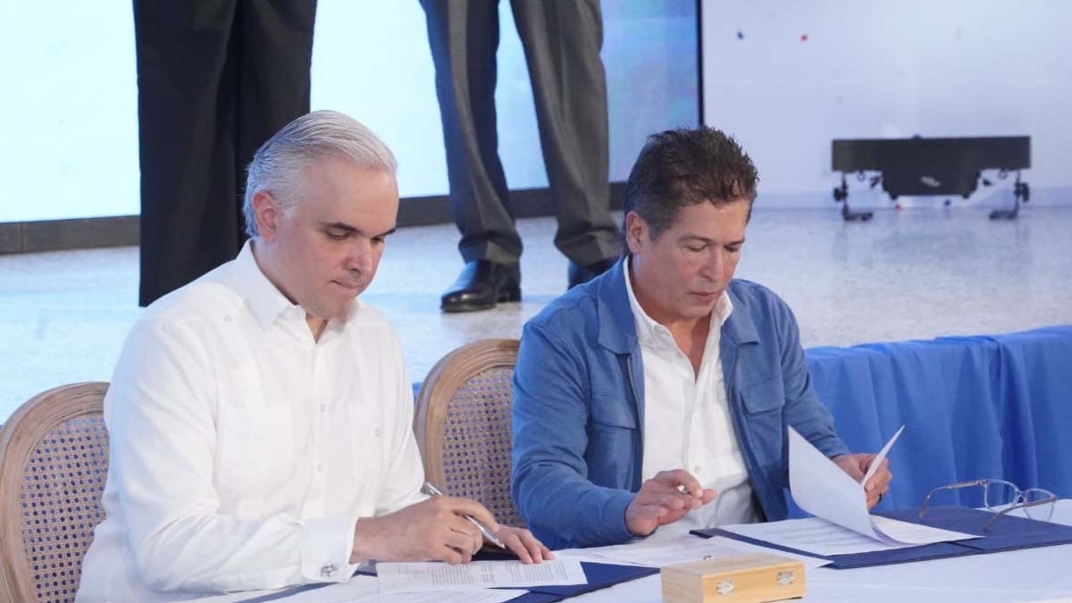 Ministerio de Educación recibe de RTVD la serie educativa "Trinitarios"