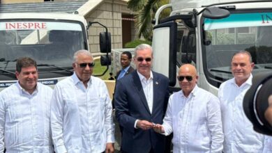 Gobierno entrega 25 vehículos al INESPRE para fortalecer distribución de alimentos a precios justos