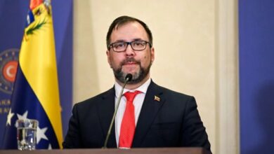 Venezuela dice que es "imposible" hablar de relaciones con Chile por ataques a migrantes
