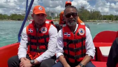 Director de Defensa Civil recorre Boca Chica e invita a la población a recrearse con prudencia