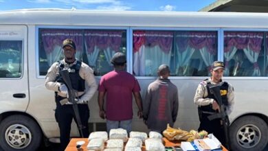 Caen chofer y cobrador con cargamento de marihuana y millas de dólares en efectivo