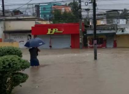 Intensas lluvias provocan inundaciones urbanas en el Gran Santo Domingo