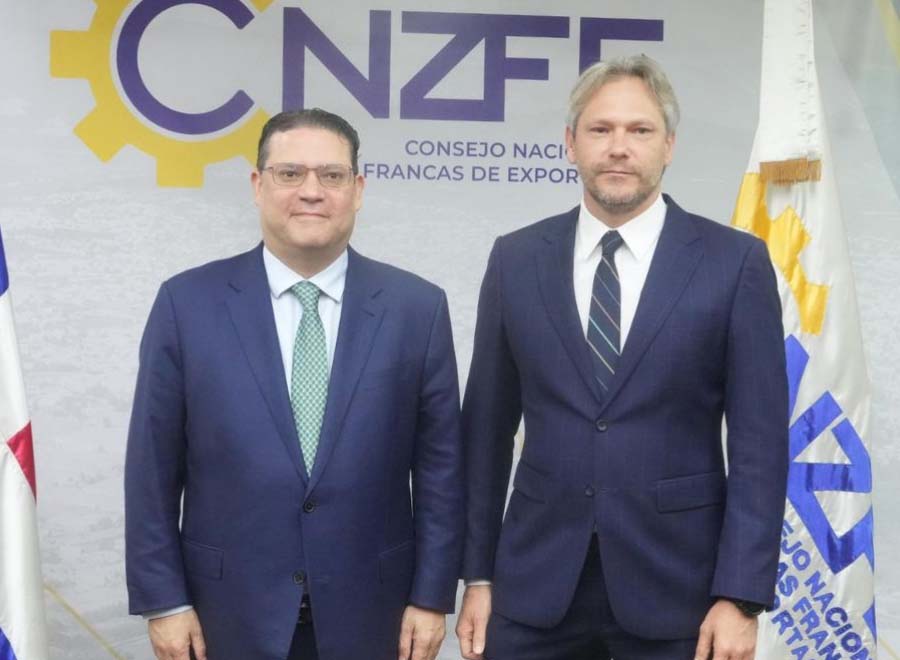 Ministro Sanz Lovatón posesiona a Johannes Kelner al frente del Consejo Nacional de Zonas Francas