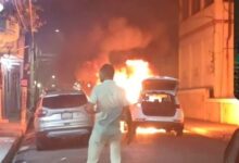 Dos vehículos se incendian en plena Zona Colonial del Distrito Nacional