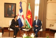 Presidente Abinader recibe a su homóloga de Surinam, Jennifer Geerlings-Simons, en visita oficial