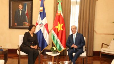 Presidente Abinader recibe a su homóloga de Surinam, Jennifer Geerlings-Simons, en visita oficial